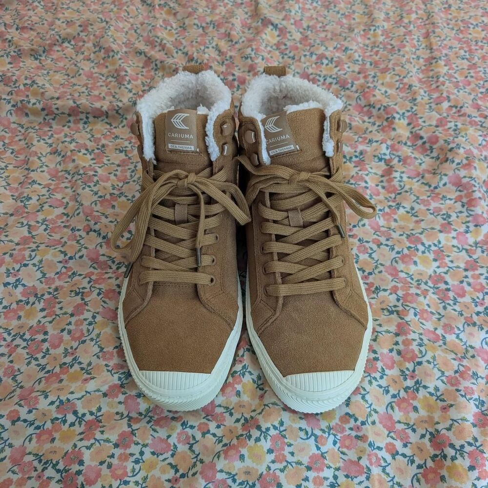 Cariuma Women's Tan and Brown Trainers